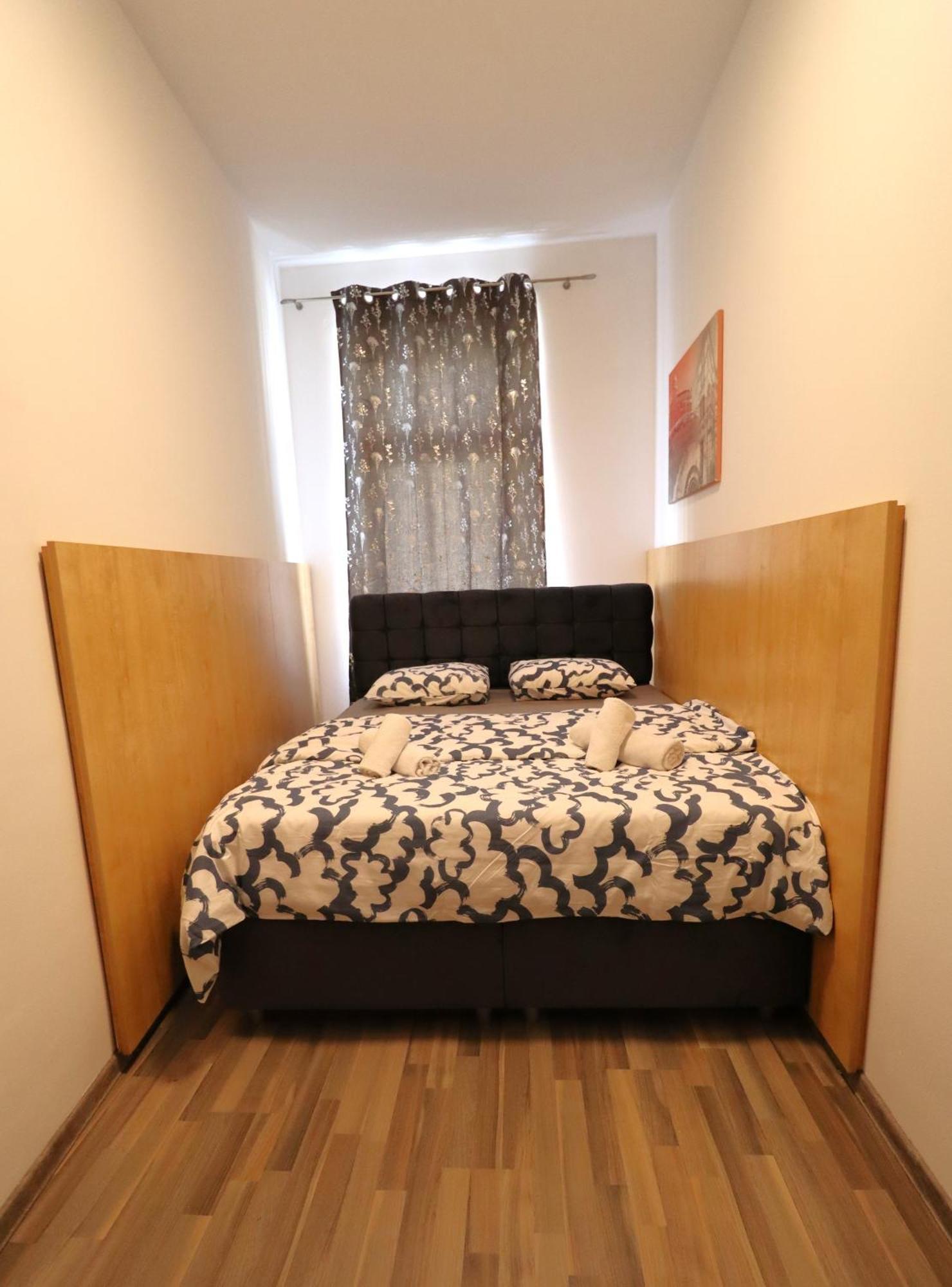 Grey Palazzo 1050 Viena