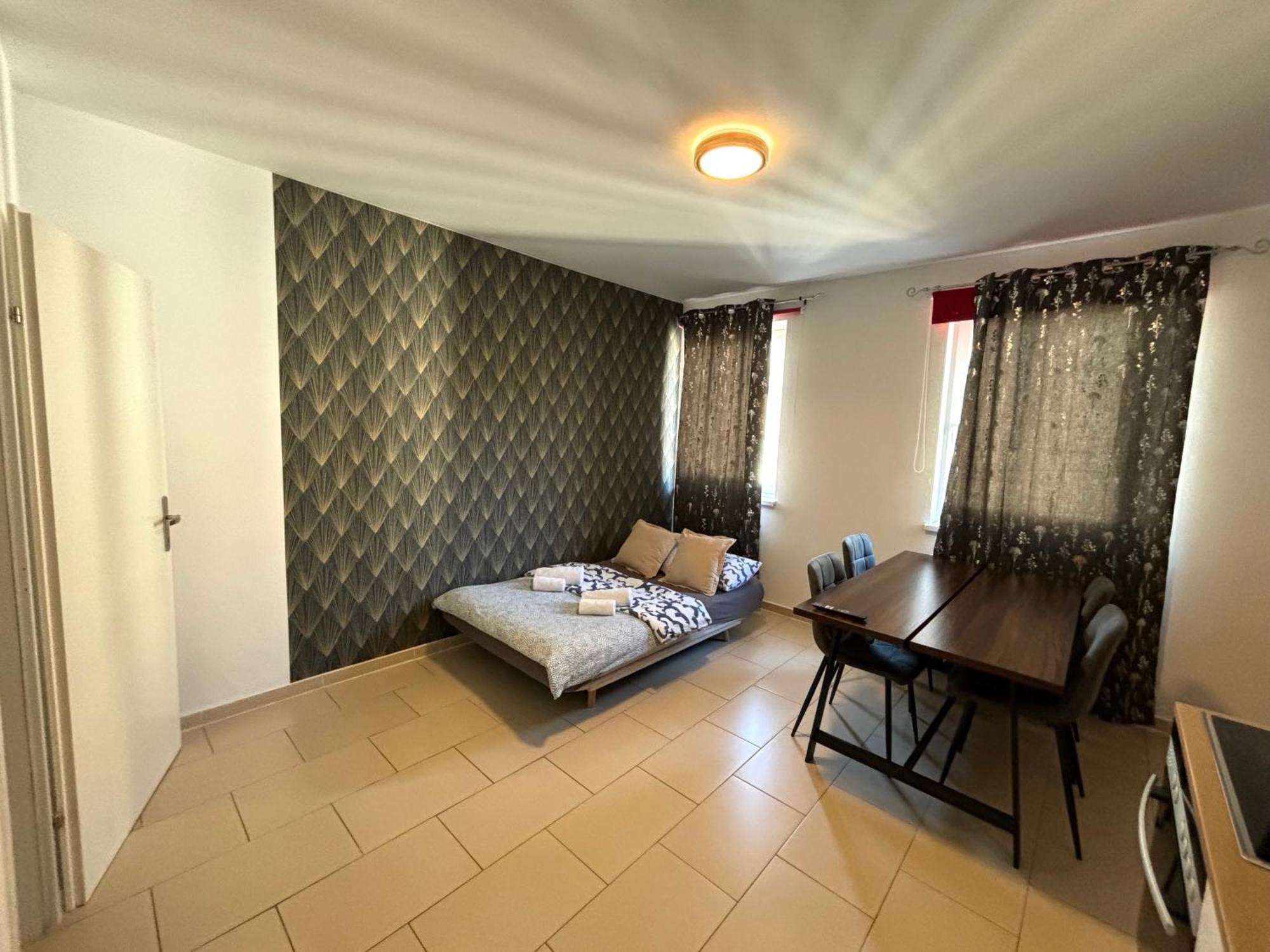Grey Palazzo 1050 Viena